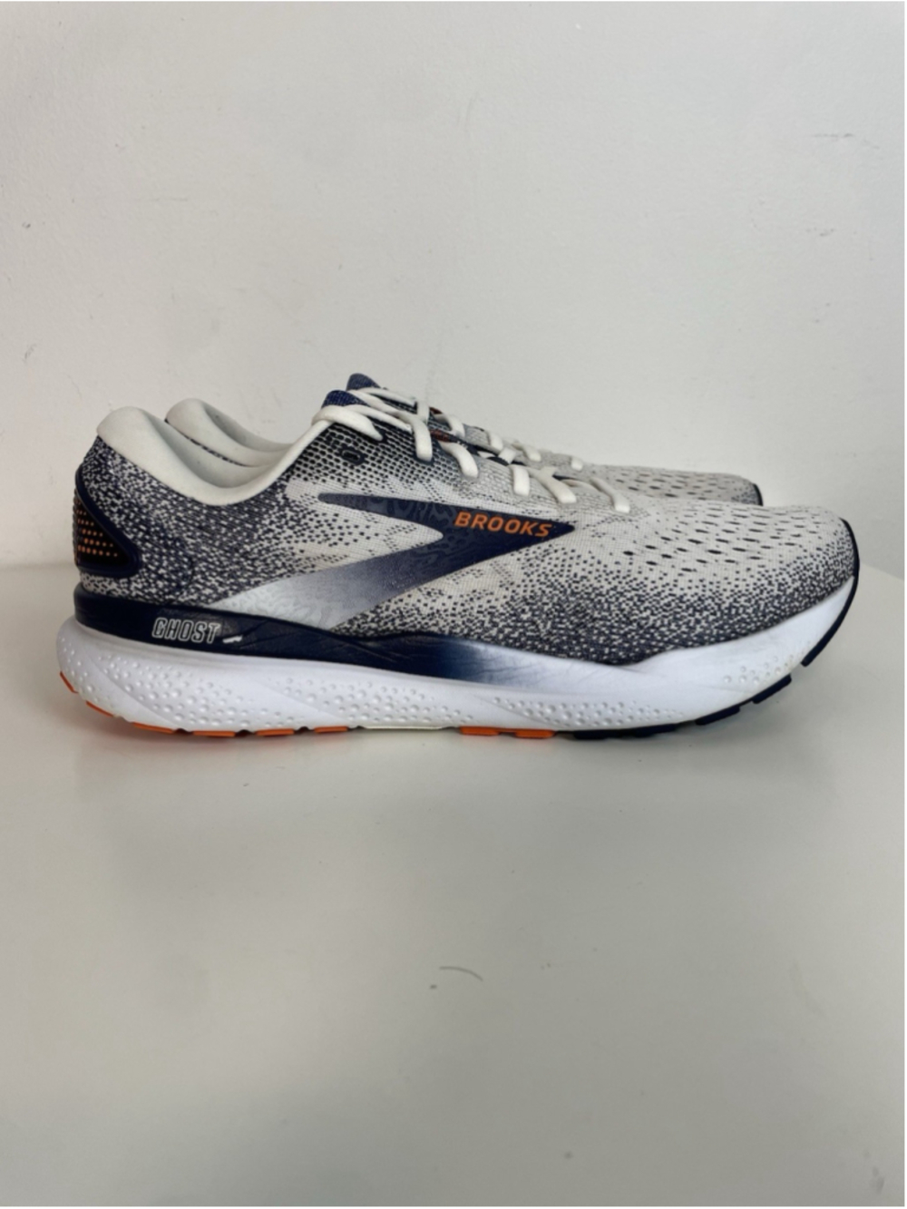Brooks Ghost 16 Mens Size 10.5 White Running Walking Athletic Sneakers Shoes